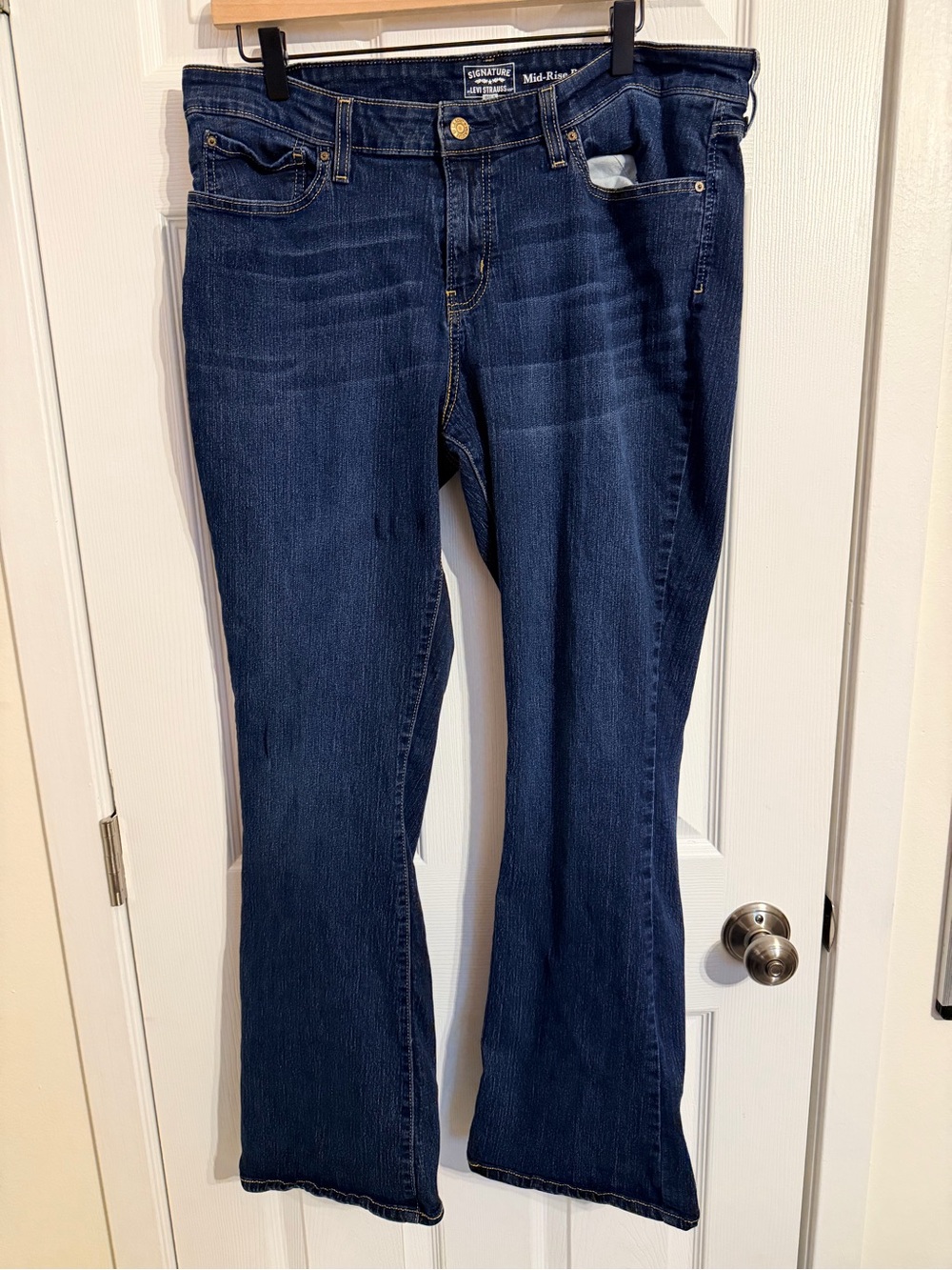 Signature Gold Levi’s Women's Mid-Rise Bootcut Jeans - Dark Blue